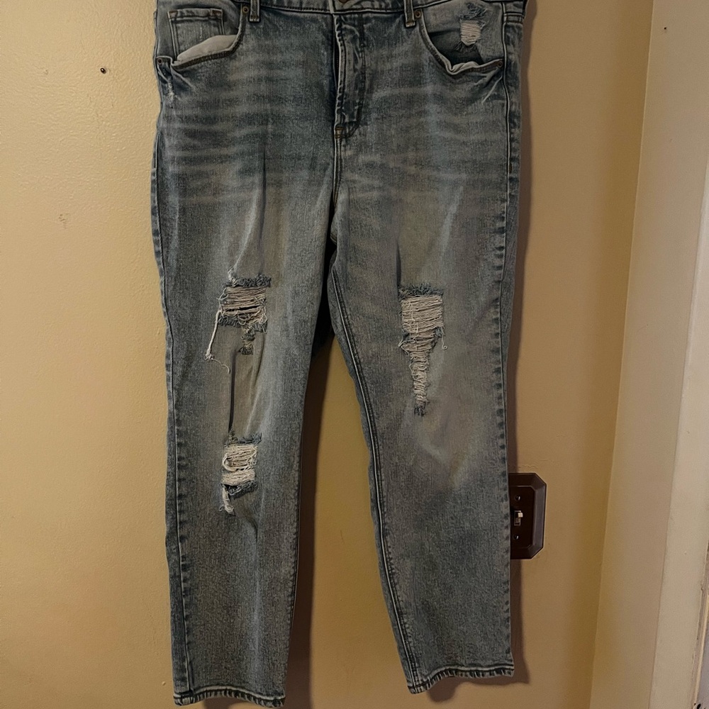 Old Navy Light Blue Distressed Cropped Jeans